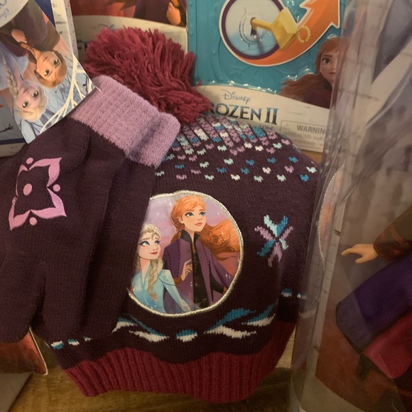 NWT Frozen 2 bundle 8 pc. Anna and Elsa doll set - Picture 6 of 14